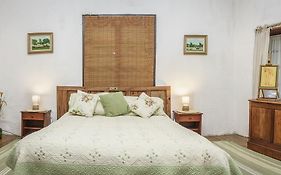 La Casa de Adobe Natural y Más